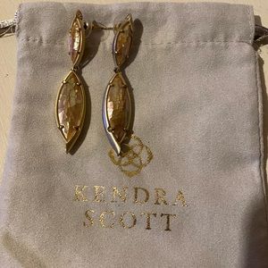 Maisey Statement Earrings In Crackle Brown Pearl